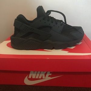 Women’s Air Huarache Run Size 9.5